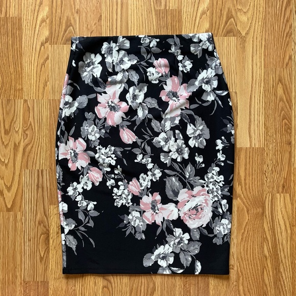 Rick’s - Pink and Grey Floral Print Skirt - Picture 3 of 4